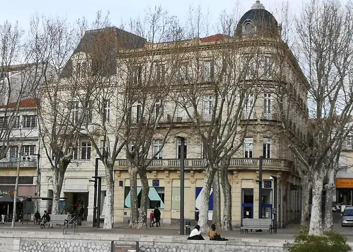 Appartement de 105m2, balcon sur Cours de la République