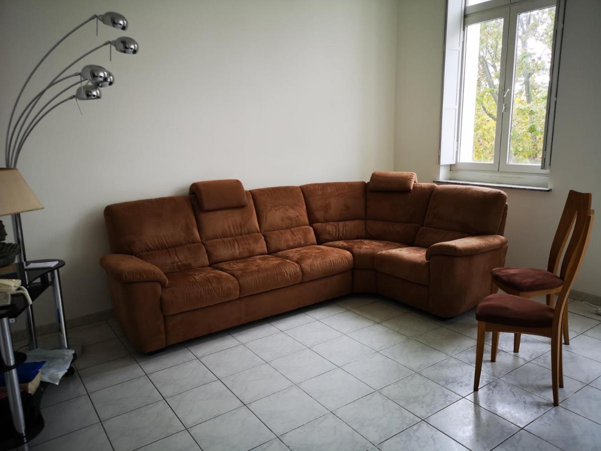 De 105m2, Balcon Sur Cours De La République Apartamento