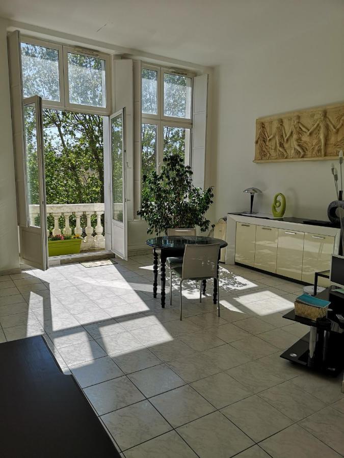 De 105m2, Balcon Sur Cours De La République *